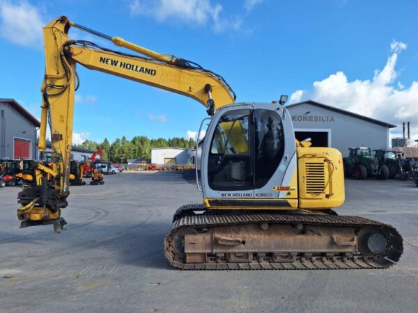 New Holland E135SRLC PYÖRITTÄJÄLLÄ