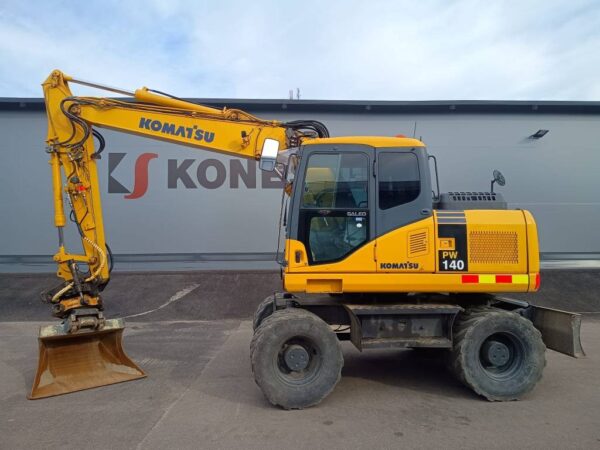 Komatsu PW140-7 PYÖRITTÄJÄLLÄ
