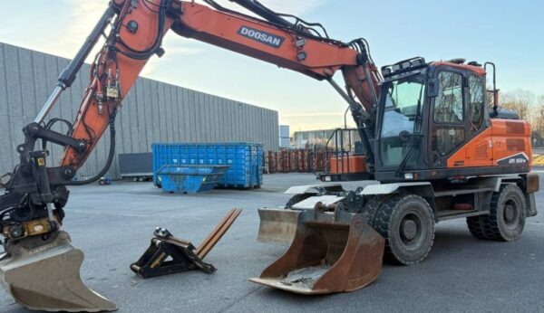 Doosan DX160W-7
