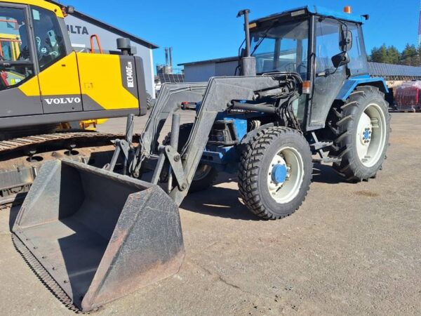 Ford 4630 4WD ETUKUORMAAJALLA