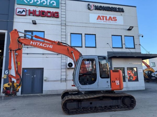 Hitachi EX 135 USR pyörittäjällä