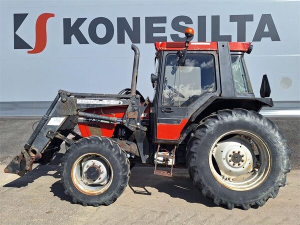 Case IH 4230 ETUKUORMAAJALLA