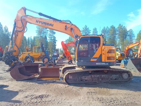 Hyundai HX235LCR PYÖRITTÄJÄLLÄ