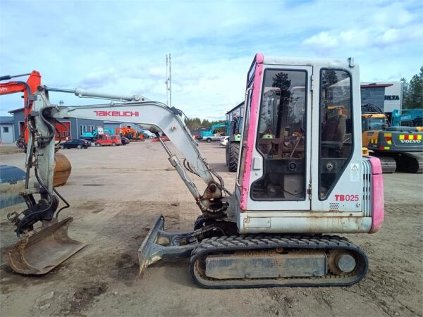 Takeuchi TB025 3-KAUHAA, KOURA, TRAKTORILAVETTI