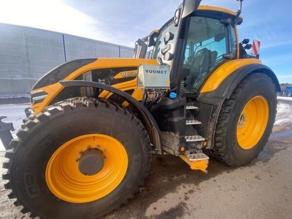 Valtra TULOSSA Q285 ALUSTERÄLLÄ