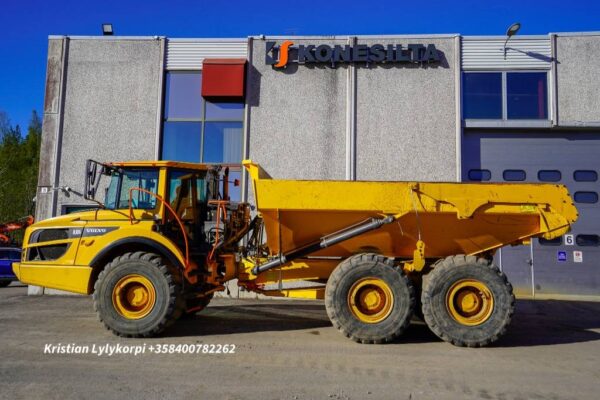Volvo A30G STAGE V PERÄLAUDALLA