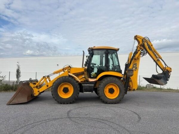 JCB 4CN Kallistajalla