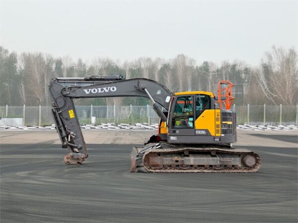 Volvo ECR235EL PUSKULEVY STAGE 5 VÄHÄN AJETTU