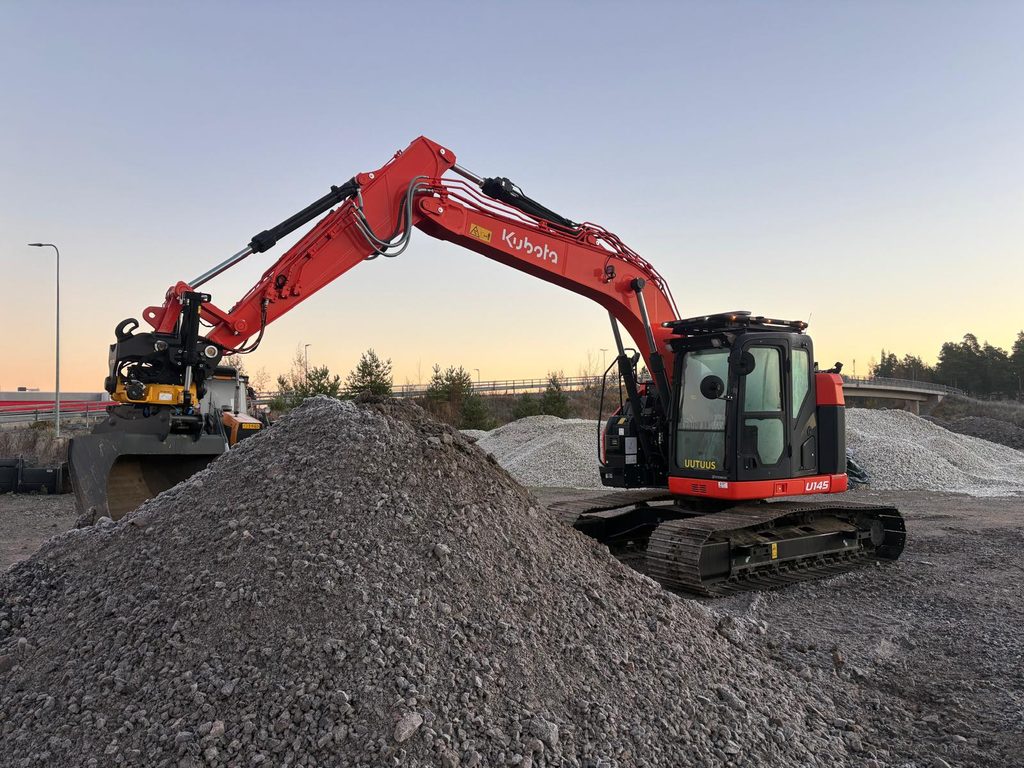 Kubota U145.